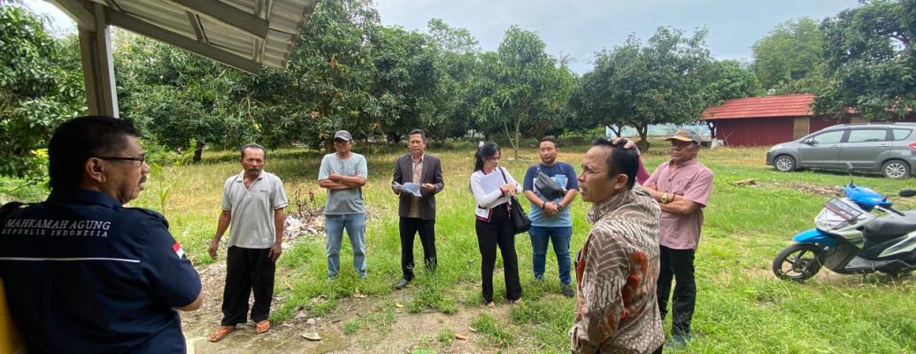 PENGADILAN AGAMA KARAWANG LAKSANAKAN BANTUAN DESCENTE DARI PENGADILAN AGAMA JAKARTA BARAT DENGAN NOMOR PERKARA 2768/Pdt.G/2025/PA.JB DI DESA PEGADUNGAN KECAMATAN TEMPURAN